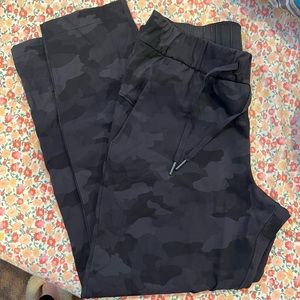 lululemon camo joggers size 6